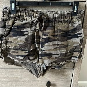 Xs Camo shorts